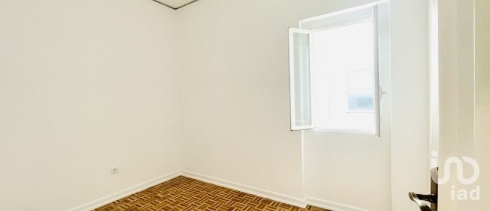 Apartment T4 in Faro (Sé e São Pedro) of 111 m²