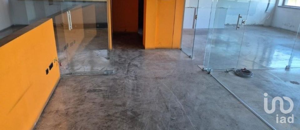 Boutique/Local commercial à Constantim e Vale de Nogueiras de 2 700 m²