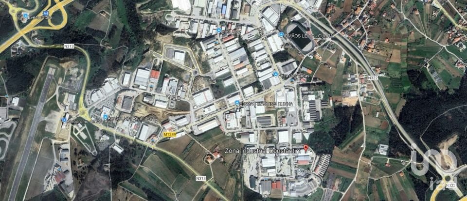 Boutique/Local commercial à Constantim e Vale de Nogueiras de 2 700 m²