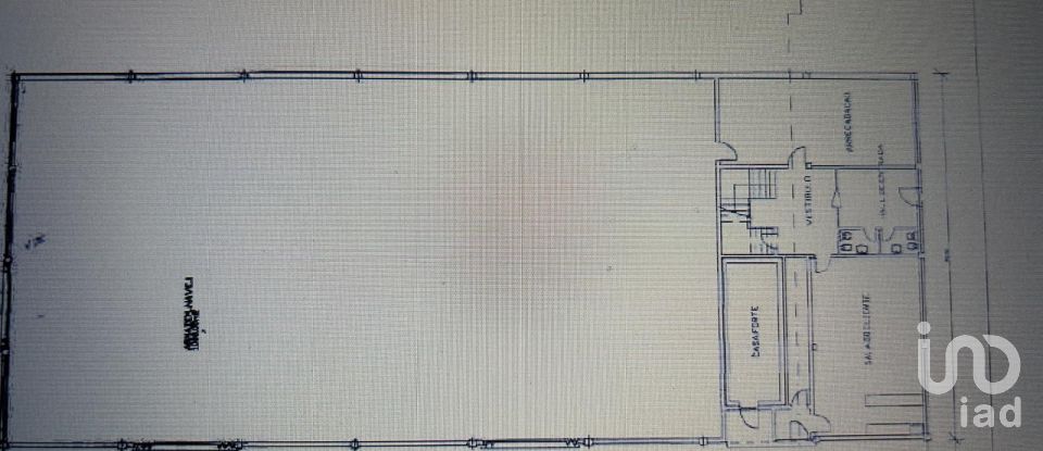 Boutique/Local commercial à Constantim e Vale de Nogueiras de 2 700 m²
