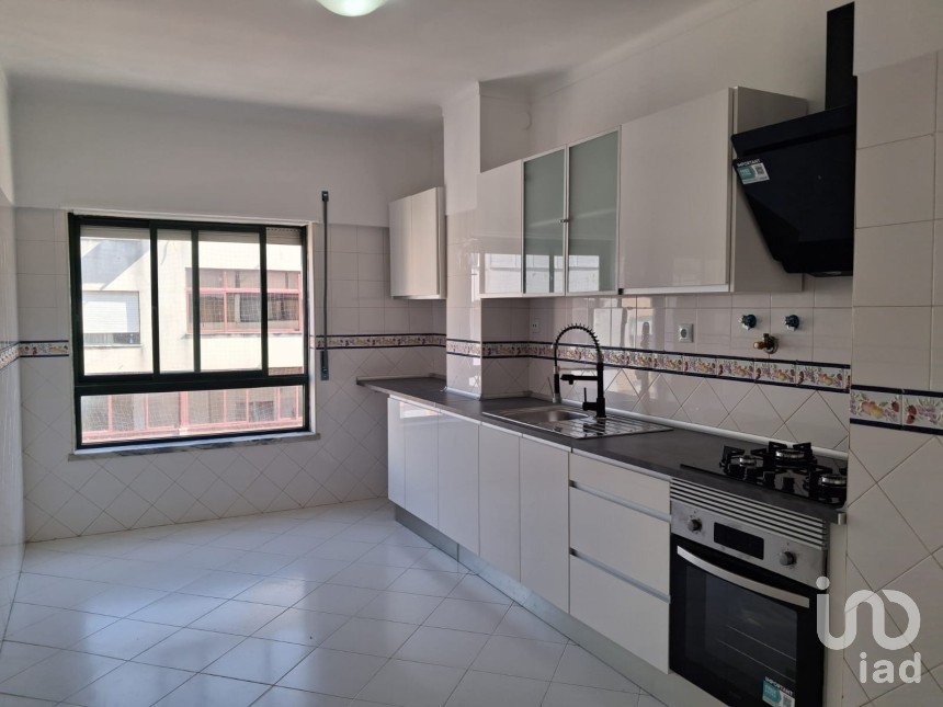 Apartment T2 in Seixal, Arrentela e Aldeia de Paio Pires of 86 m²