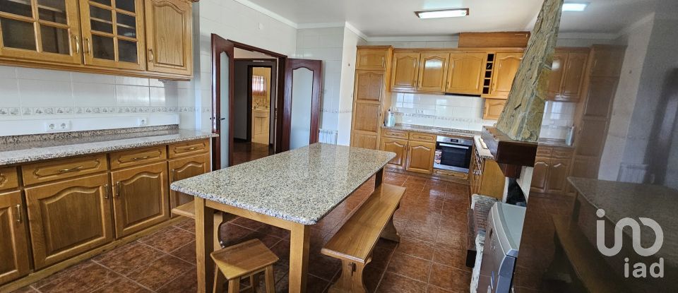 Gîte T3 à Maçãs de Dona Maria de 320 m²