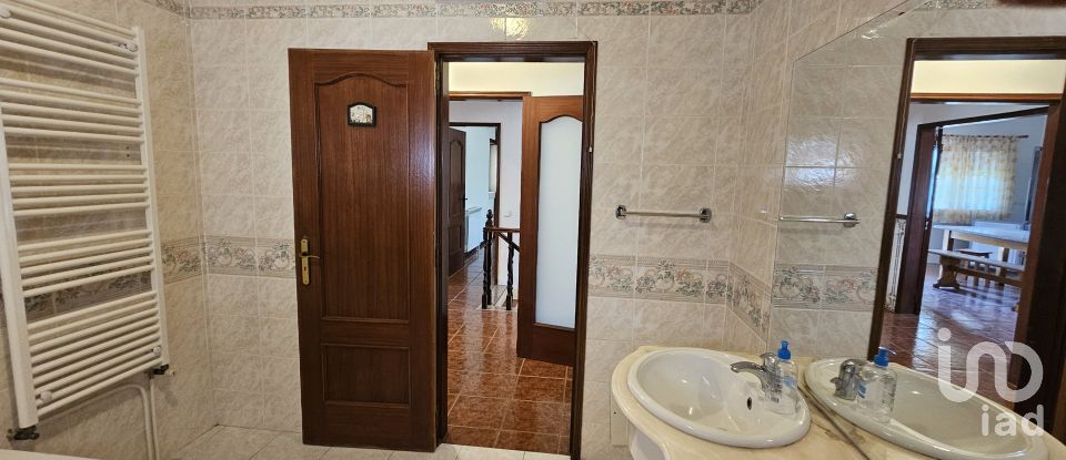 Gîte T3 à Maçãs de Dona Maria de 320 m²