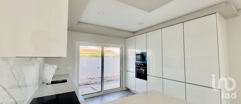 Casa T3 em Fernão Ferro de 140 m²