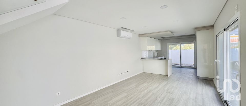 Casa T3 em Fernão Ferro de 140 m²