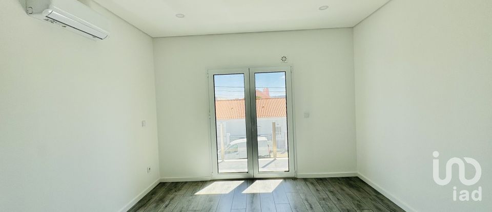 Casa T3 em Fernão Ferro de 140 m²