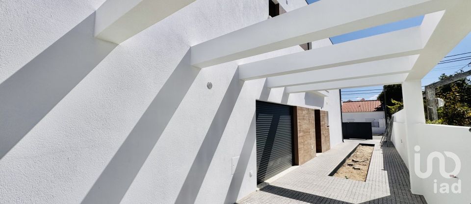 Casa T3 em Fernão Ferro de 140 m²