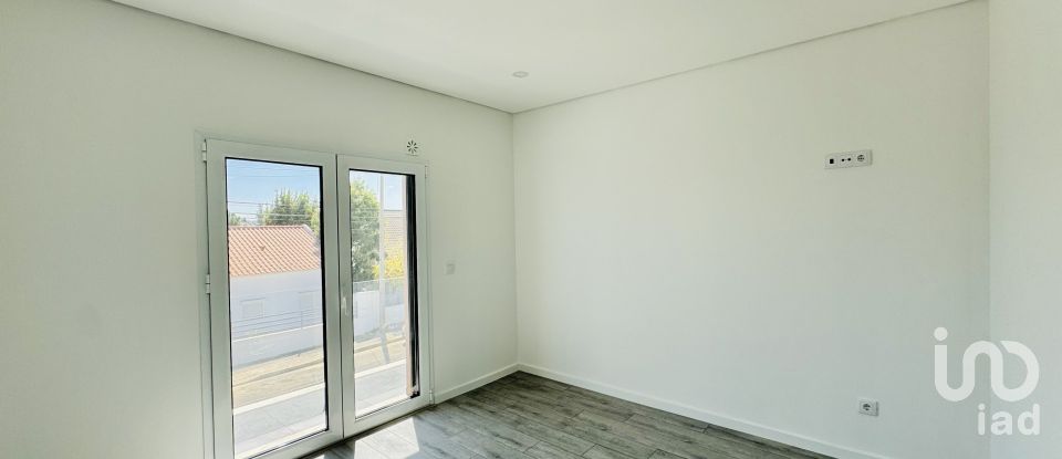 Casa T3 em Fernão Ferro de 140 m²