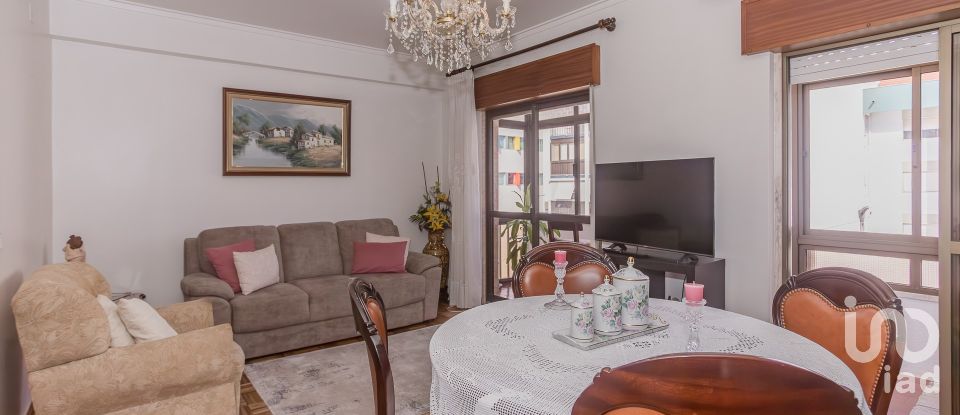 Apartment T3 in Ramada e Caneças of 95 m²