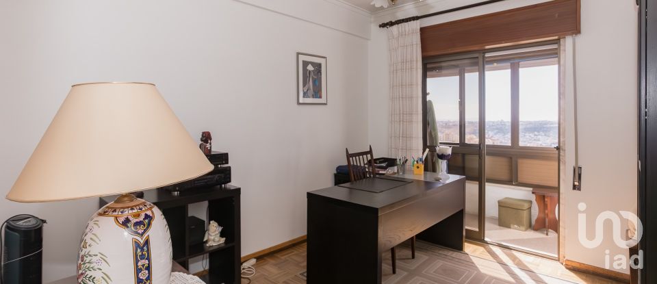 Apartment T3 in Ramada e Caneças of 95 m²