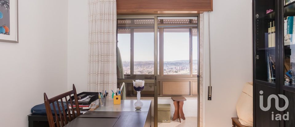 Apartment T3 in Ramada e Caneças of 95 m²