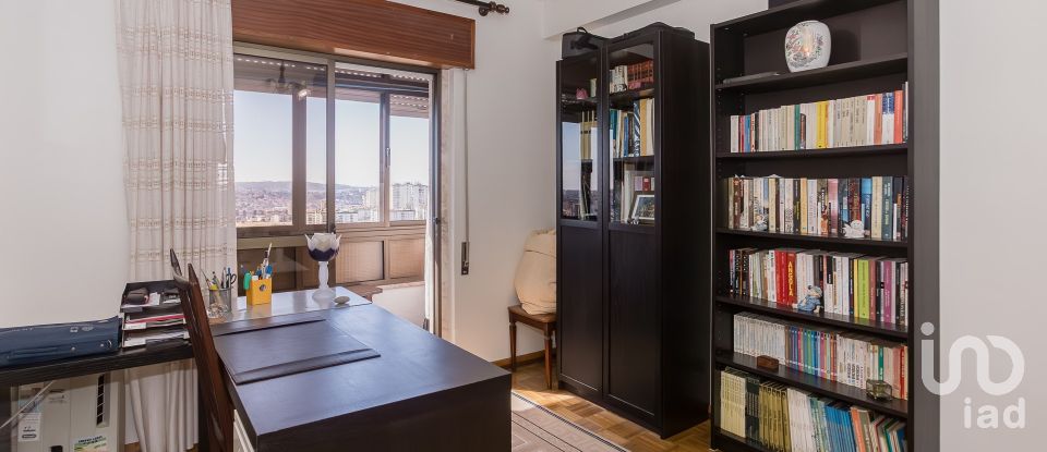 Apartment T3 in Ramada e Caneças of 95 m²