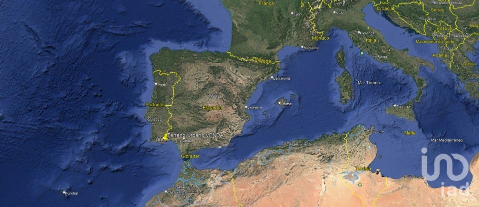 Terreno urbano em Tavira (Santa Maria e Santiago) de 237 120 m²