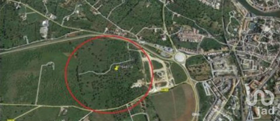 Terreno urbano em Tavira (Santa Maria e Santiago) de 237 120 m²