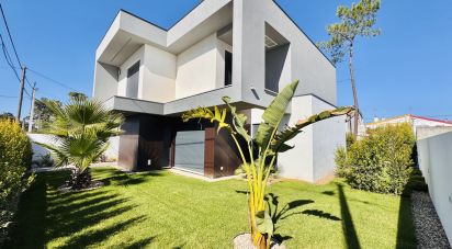 Maison T3 à Charneca De Caparica E Sobreda de 170 m²