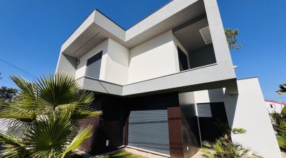 Maison T3 à Charneca De Caparica E Sobreda de 170 m²
