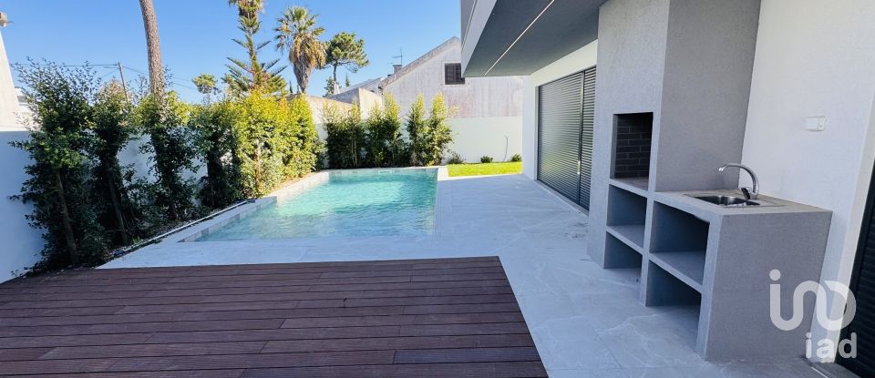 Moradia T3 em Charneca De Caparica E Sobreda de 170 m²