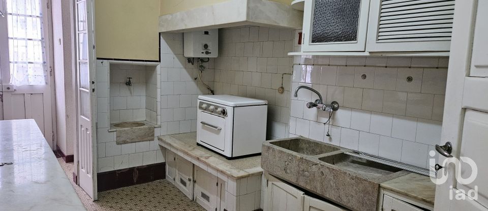 Prédio em Caldas da Rainha - Nossa Senhora do Pópulo, Coto e São Gregório de 200 m²