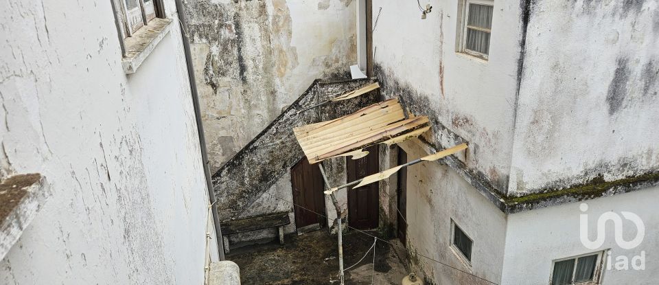 Prédio em Caldas da Rainha - Nossa Senhora do Pópulo, Coto e São Gregório de 200 m²