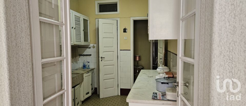 Prédio em Caldas da Rainha - Nossa Senhora do Pópulo, Coto e São Gregório de 200 m²