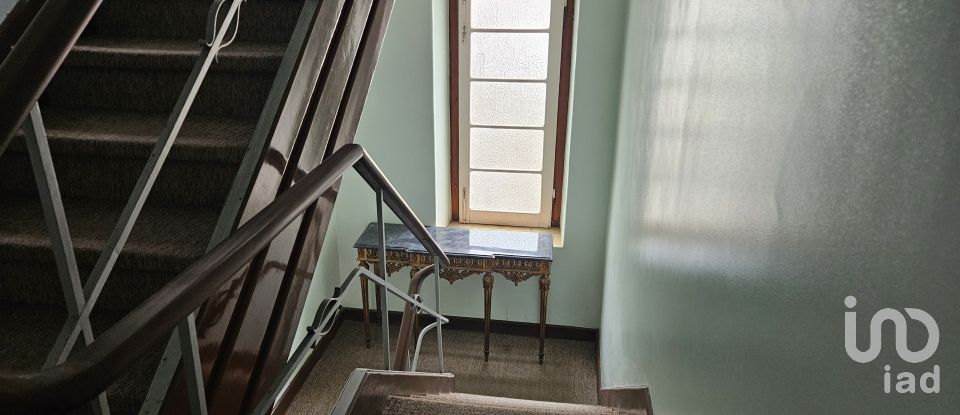 Prédio em Caldas da Rainha - Nossa Senhora do Pópulo, Coto e São Gregório de 200 m²