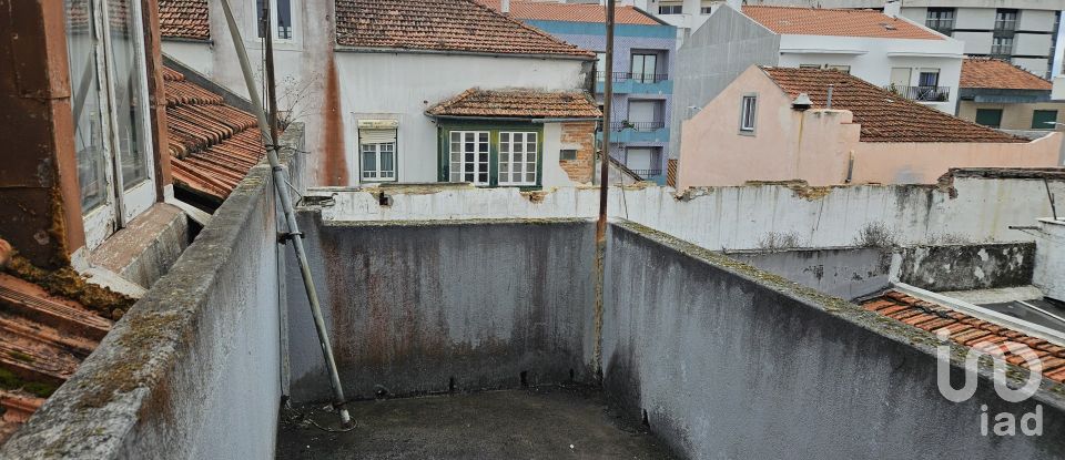 Prédio em Caldas da Rainha - Nossa Senhora do Pópulo, Coto e São Gregório de 200 m²