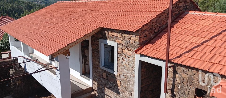 Moradia T2 em Alvares de 210 m²