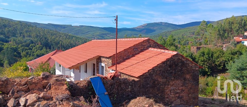 Moradia T2 em Alvares de 210 m²