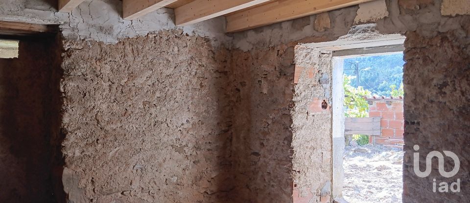 Moradia T2 em Alvares de 210 m²