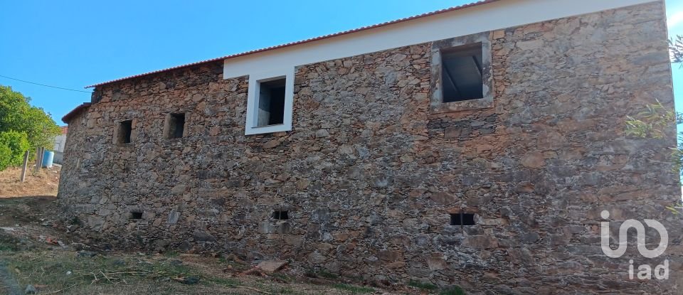 Moradia T2 em Alvares de 210 m²