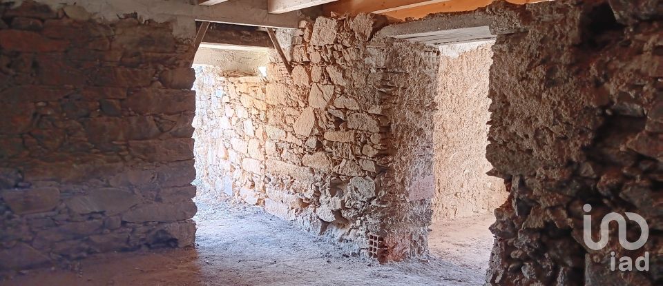 Moradia T2 em Alvares de 210 m²