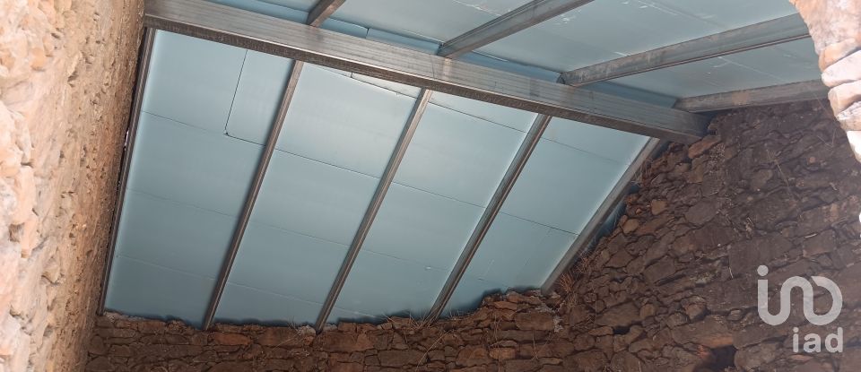 Moradia T2 em Alvares de 210 m²