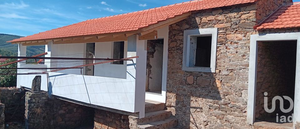 Moradia T2 em Alvares de 210 m²