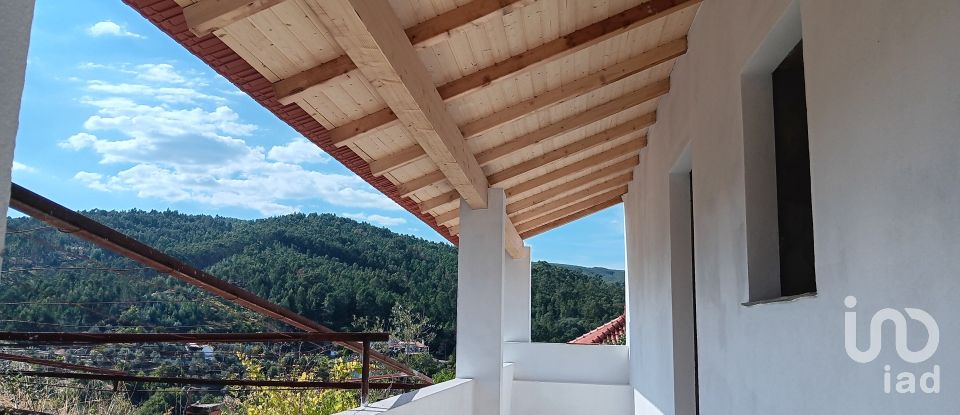 Moradia T2 em Alvares de 210 m²