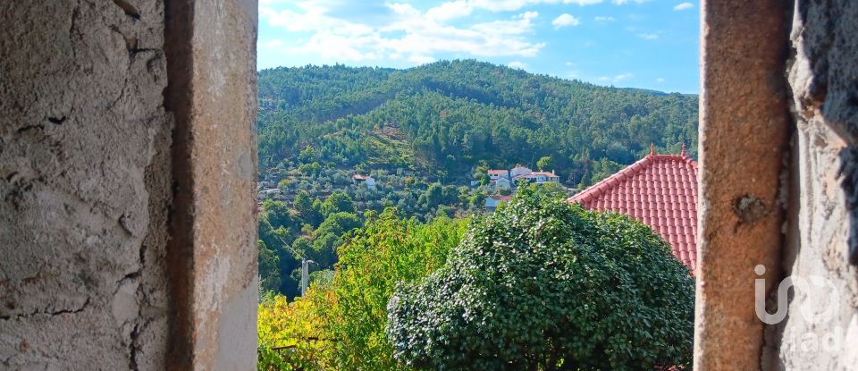 Moradia T2 em Alvares de 210 m²