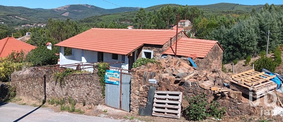 Moradia T2 em Alvares de 210 m²