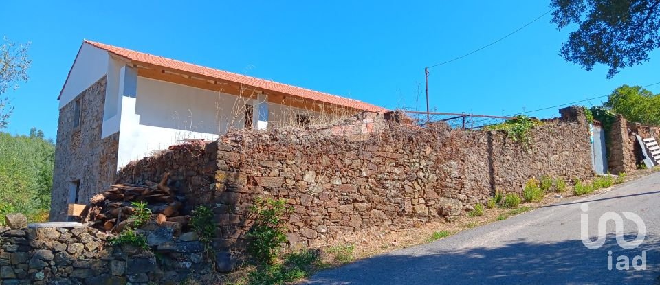 Moradia T2 em Alvares de 210 m²