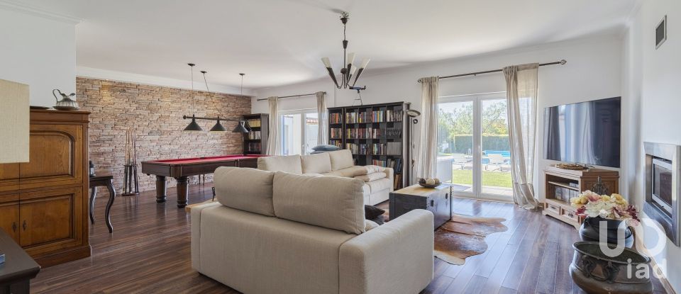 Moradia T4 em Pinhal Novo de 300 m²