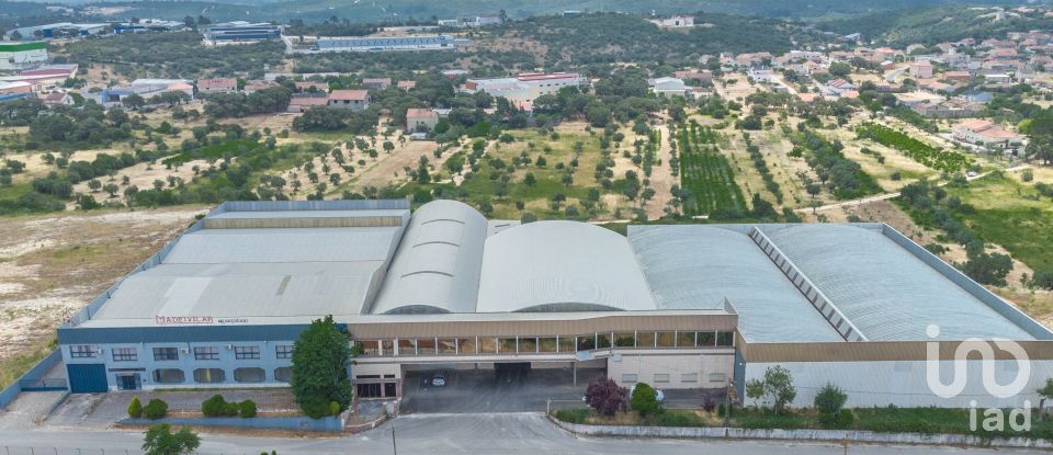 Murs commerciaux à Nossa Senhora das Misericórdias de 2 764 m²