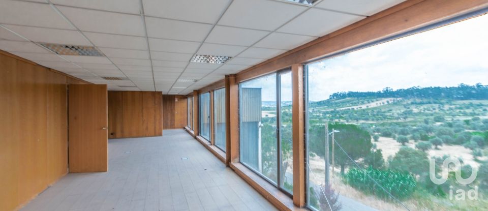 Murs commerciaux à Nossa Senhora das Misericórdias de 2 764 m²