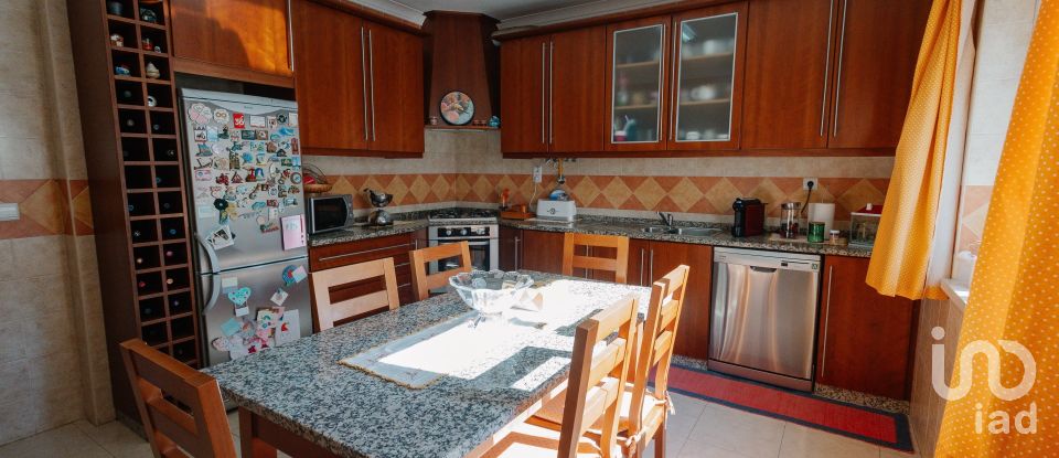 Casa T3 em Sapataria de 165 m²