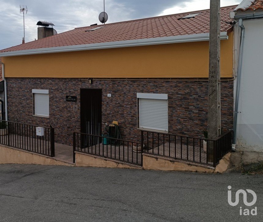 Gîte T4 à Azinhoso de 100 m²