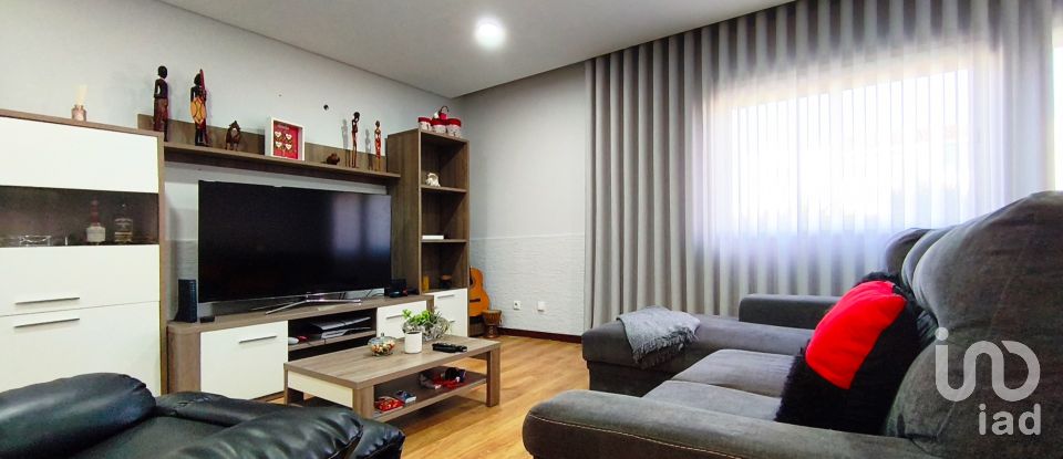 Maison T3 à Alvarães de 173 m²