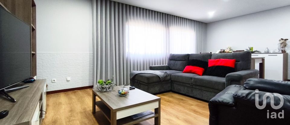 Maison T3 à Alvarães de 173 m²