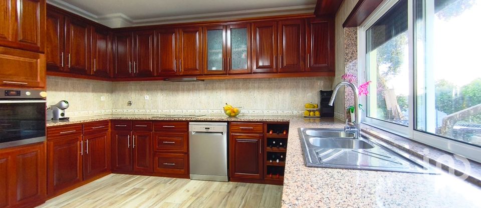 Maison T3 à Alvarães de 173 m²