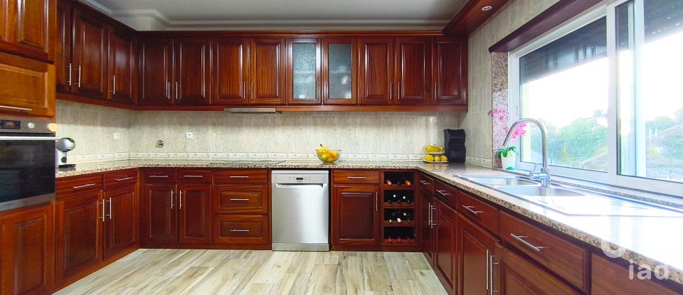 Maison T3 à Alvarães de 173 m²