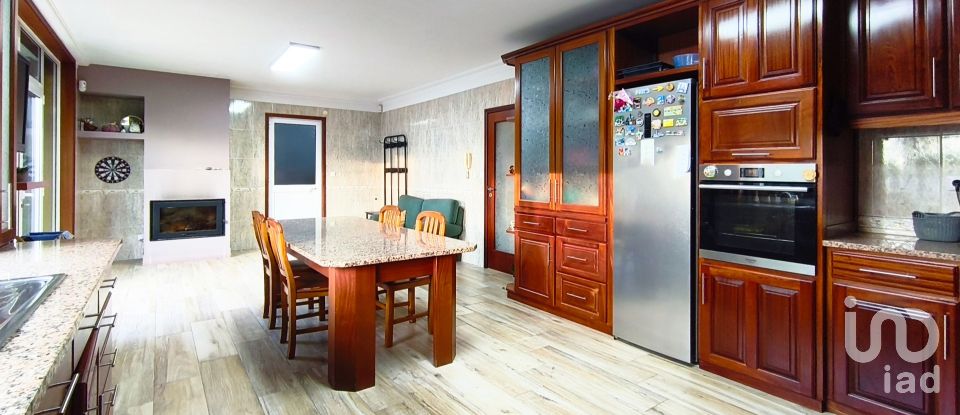 Maison T3 à Alvarães de 173 m²