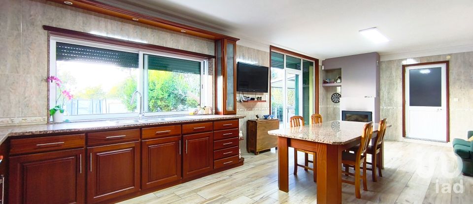 Maison T3 à Alvarães de 173 m²