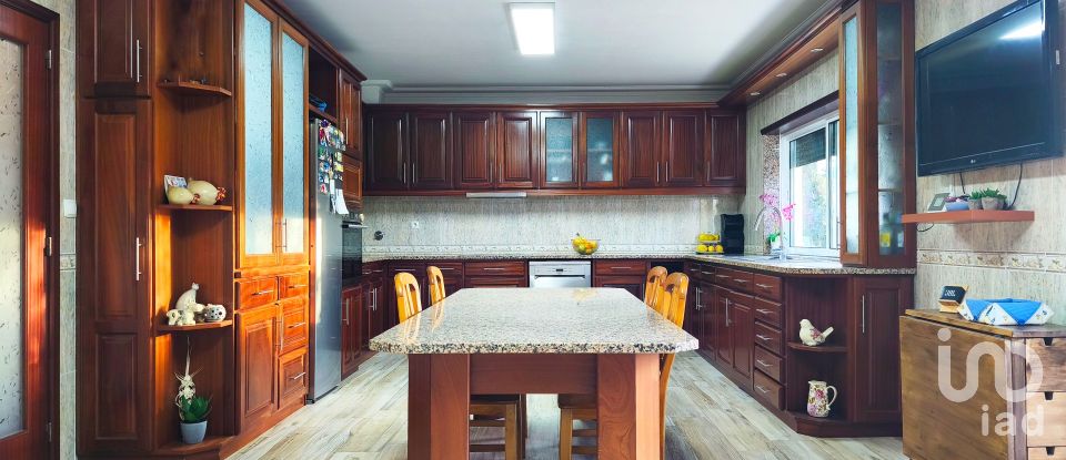 Maison T3 à Alvarães de 173 m²