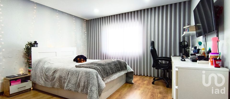 Maison T3 à Alvarães de 173 m²